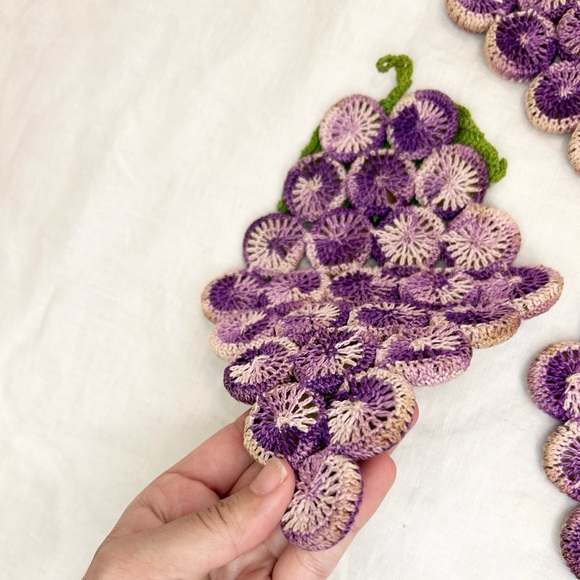Mid-Century Modern Vintage Crochet Purple Grapes Bottle Cap Hot Pad Trivets - Picture 7 of 9